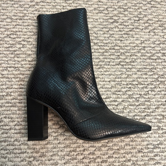 TOPSHOP SNAKE LEATHER BOOTS - Picture 2 of 5